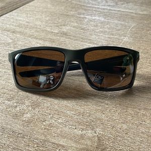 BRAND NEW Never Worn Oakley Sunglasses